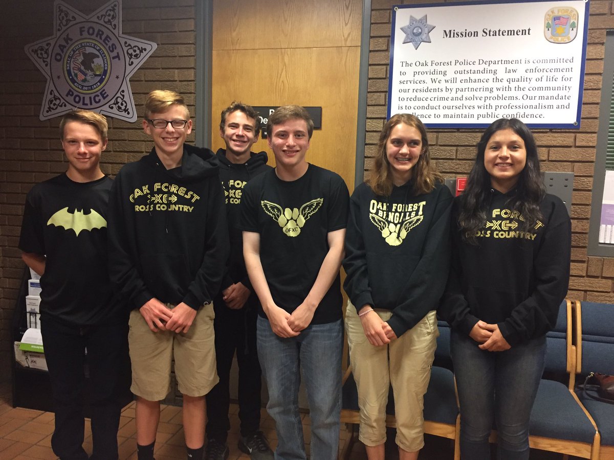 OFHSXC's tweet photo. @cityofoakforest Council meeting 2 intro the Race to the Mayor @LivingOakForest @CARARuns @OForestSeminole @RunningForKicks @ChicagoAthlete https://t.co/4q0Dr8l1EO