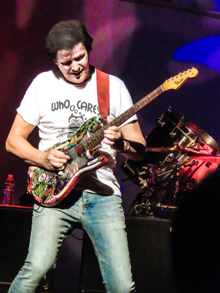 Guitarist #TrevorRabin of #YES at the #KauffmanCenterforPerformingArts #KansasCity #KauffmanCenter 9-5-17 @Rabin_News <a href="/yesofficial/">YESofficial</a> <a href="/rocknrik/">Rocknrik</a>