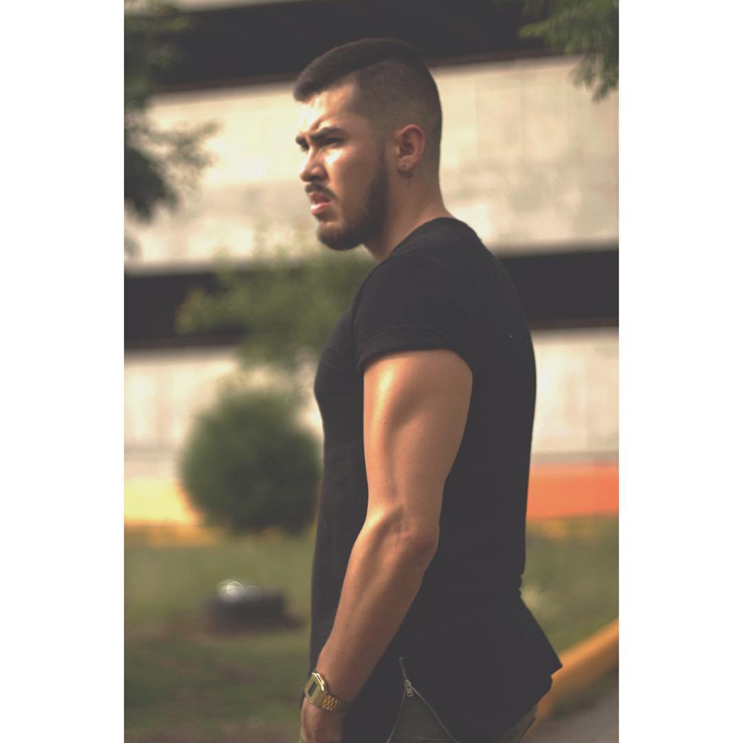 Still_bone's tweet image. Take me a picture like I don't realize