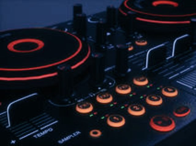 SynctunesO's tweet photo. Love the way you're #fingering the #BlackConsole @DjlordGH on the #LBC @TeamLive919fm 👉🏼PICTURE SUBJECTED TO COPYRIGHT 👈🏼 #SomewhereInAccra https://t.co/VH9sK9H1yX