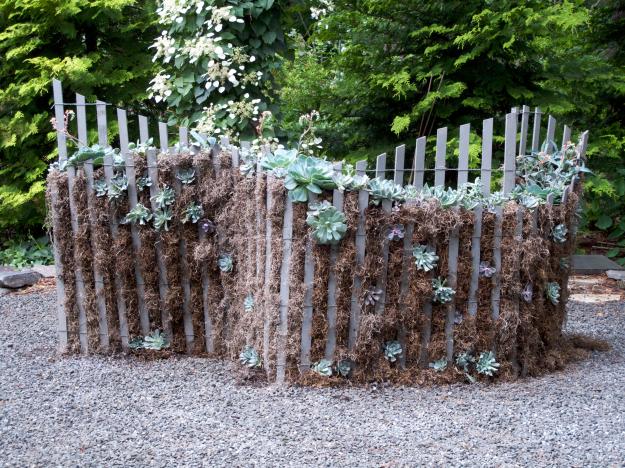 vcreekgarden's tweet photo. Unique Fence Garden Planter - https://t.co/qxZPZukGcl
#CreativeFence #FencePlanter #GardenFence https://t.co/6RtNL5FGDJ