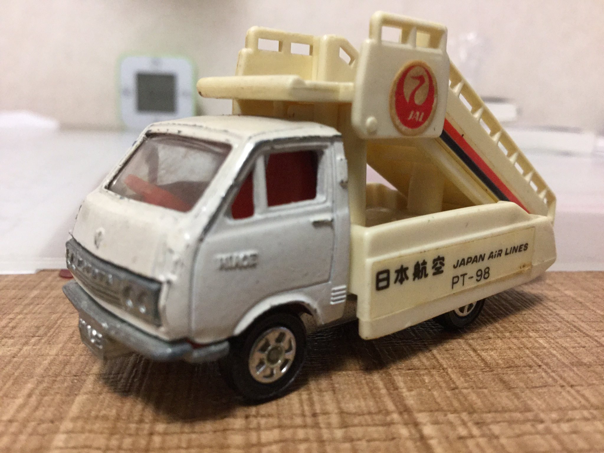 98-1-1】 トミカ 日本航空 タラップカー 黒箱 日本製 トミカ 黒箱 98-