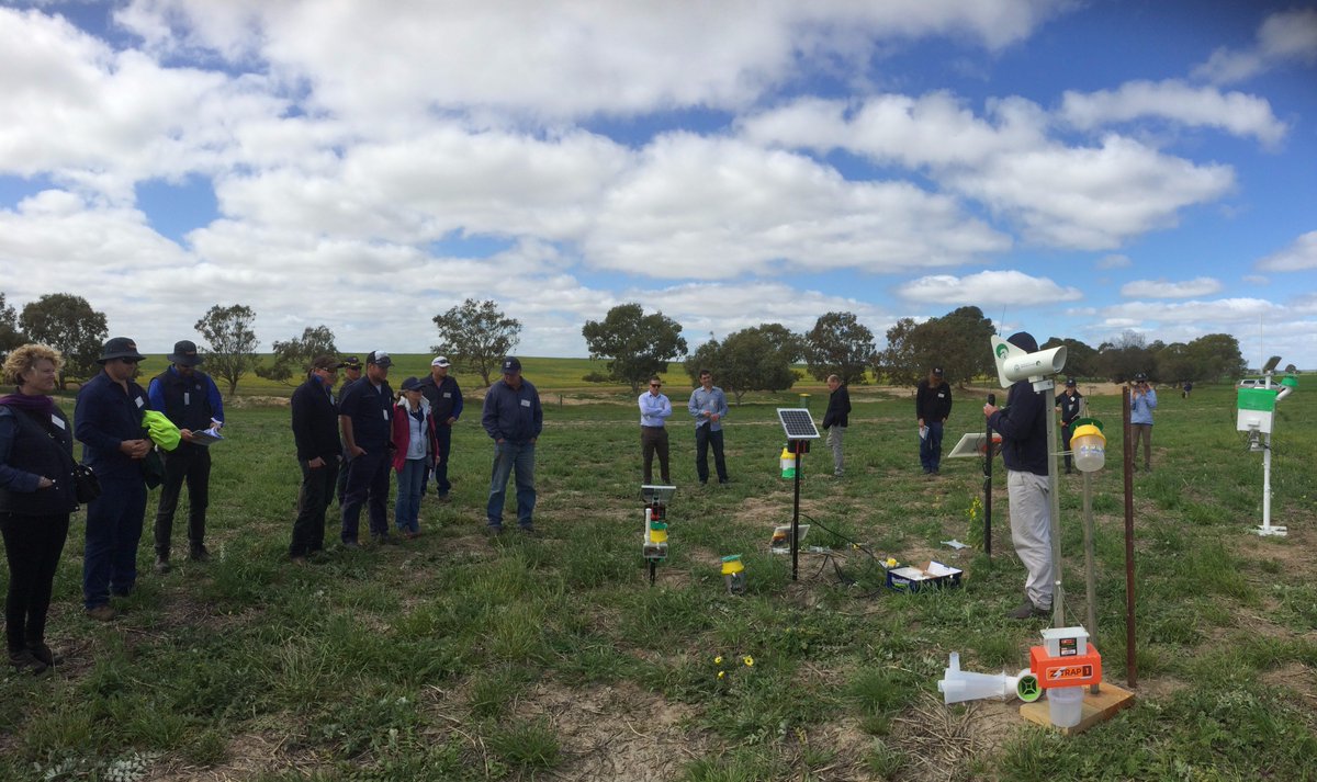 HeatherLegge3's tweet photo. Talks &amp; gadgets at @WMG_WA #SpringFieldDay all very interesting. The best part is good chats with #NAR #Farmers @NACC_NRM @KariLeeFalconer https://t.co/8MGUrgQP7b