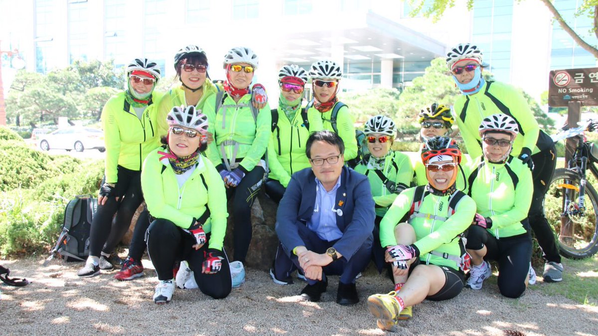 yoeman6310's tweet image. 국회의원에 대한 국민소환제 지지의사를 밝히기 위해 은평에서부터 자전거로 국회로 오신 지역주민들과 함께!!