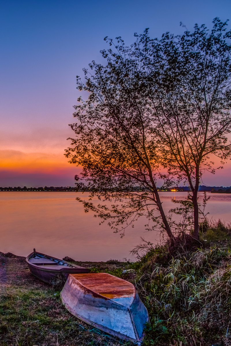 TweetByAMan's tweet image. I clicked this sunset photo at #Sukhna #lake #Chandigarh.
#Landscape #Photography #AmanDhanoa #Sukhnalake #India #Photo #boat #colourful
