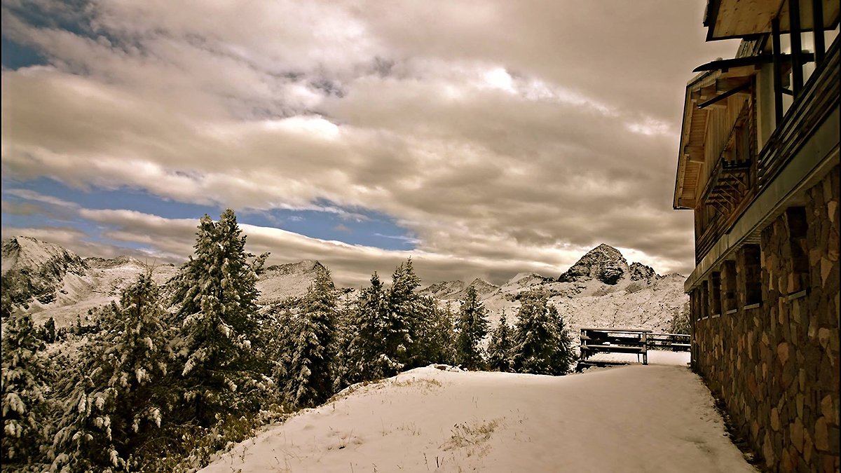 visitfiemme's tweet photo. #Neve di fine #estate... #Fiemme #neve ©Silvio Lutz @3BMeteo @Meteotrentino @WetterOnline @WebcamForSki @DolomitiWebcam @DolomitSuperski https://t.co/VCqNLfYe3o