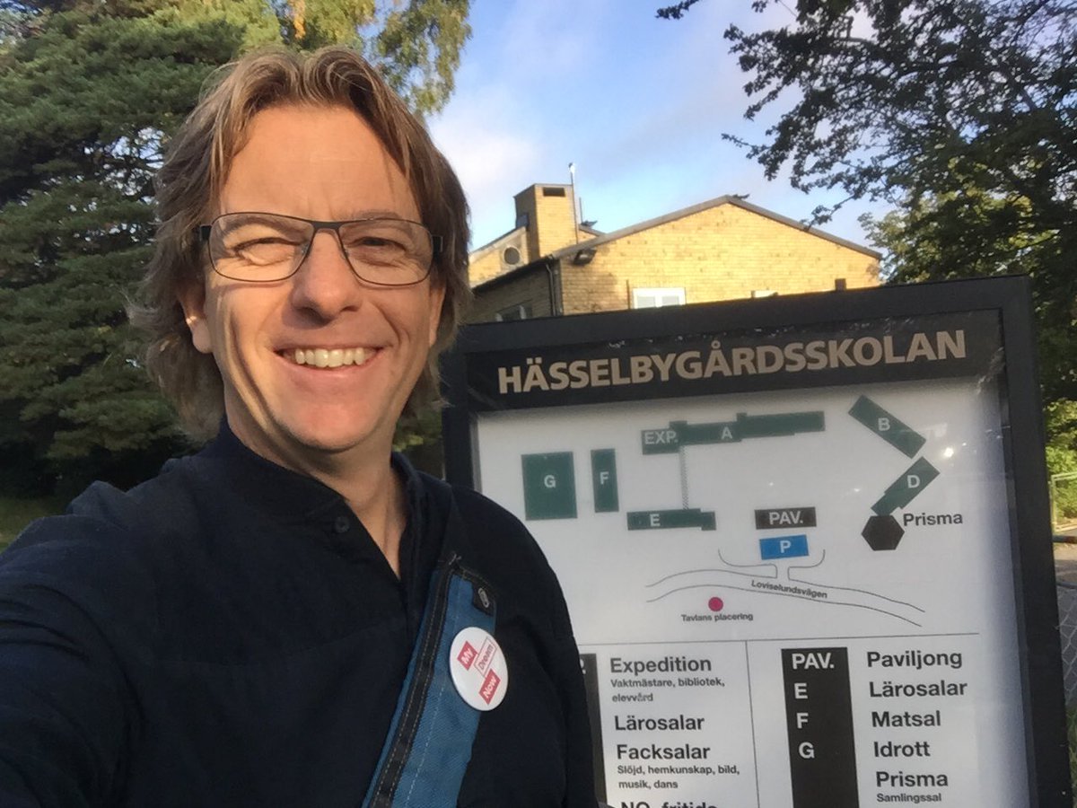 Today in Hässelby at school - inspiration day for 8th graders! They will visit 8 workplaces this year! #csr #socent