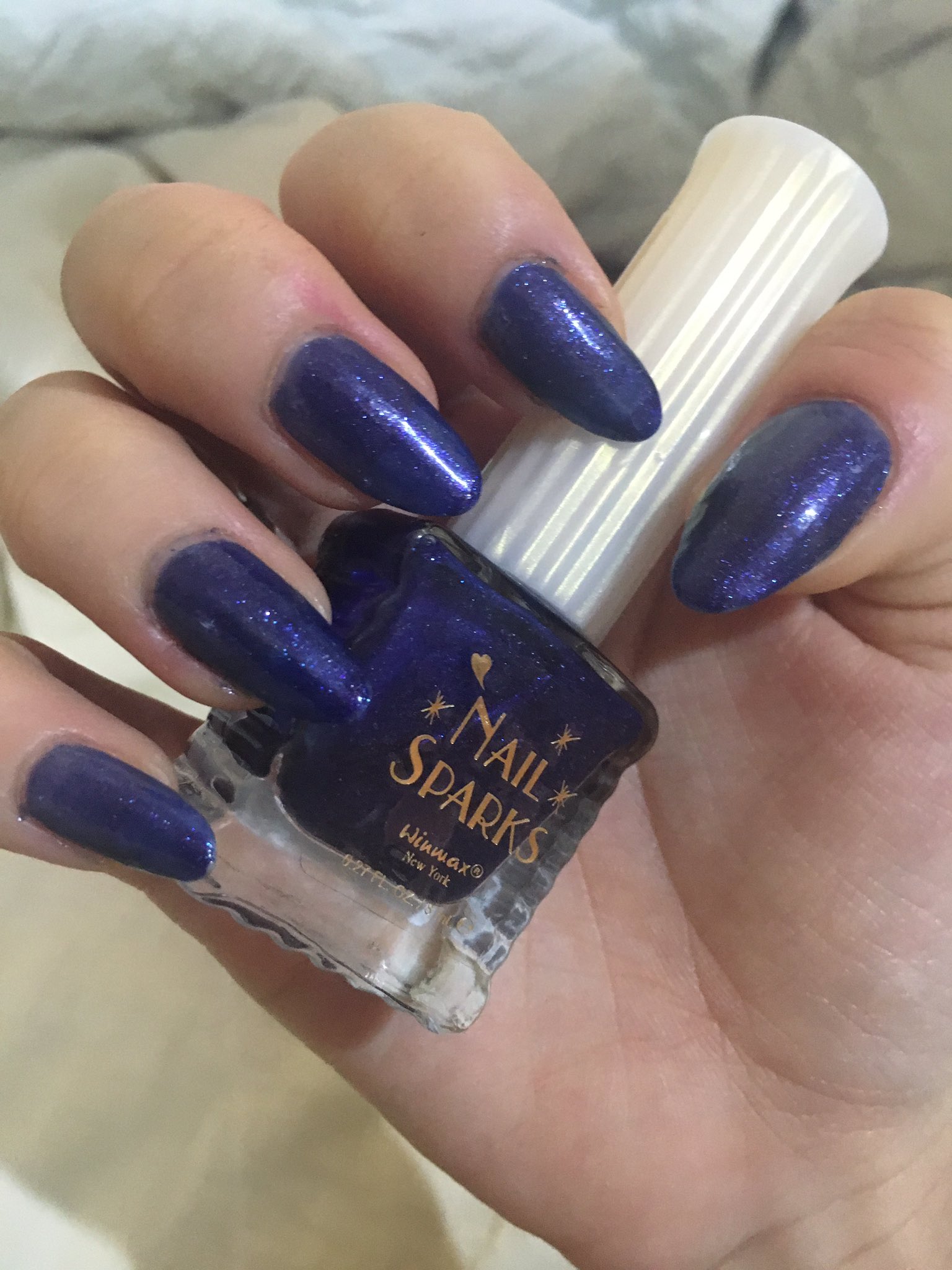 ﾐ ﾐ ｺ 話題のダイソーのネイルスパークスのラピスラズリを見つけたから買ってみたけど 光が当たれば紫でほんとに宇宙色って感じですごく綺麗 思ってたより薄づきでコレで3度塗り T Co Ciaww5ou2z Twitter
