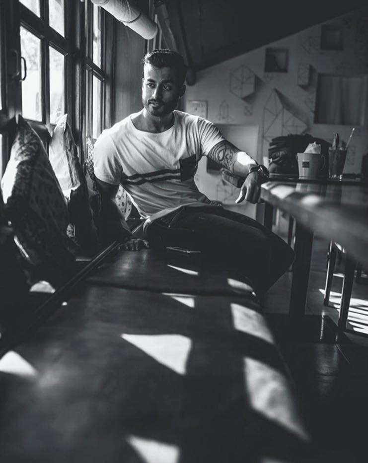 MR BUTTON tweet media