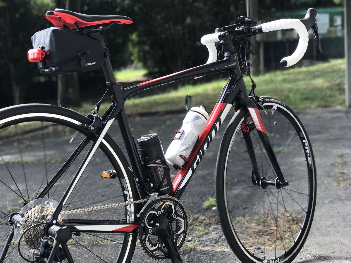 roadtoroadbaike's tweet photo. いろいろ付けて完成！
��バーに指が少ししかかかってなくてブレーキ怖いけど普通なのか…(´；ω；`) #GIANT #CONTEND #ロードバイク https://t.co/wRigmGlTHw