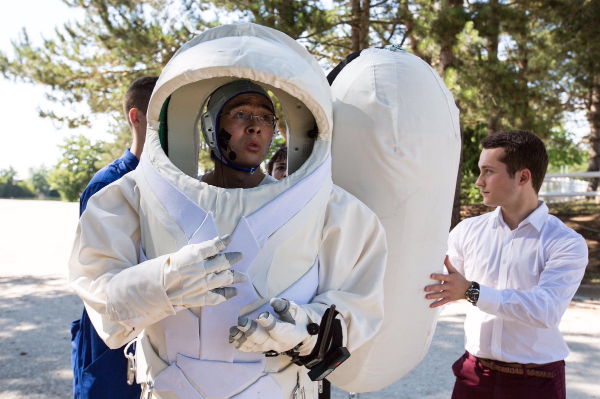 AstronautiXSC's tweet photo. Félicitations à la combinaison martienne X-1 élue un des 3 meilleurs projets @Polytechnique par personnalités académiques entreprises presse https://t.co/Y1BO96d4pS