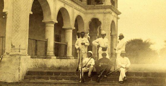 Des photos de et par Rimbaud: passionnant travail à découvrir en 6 images franceculture.fr/page-rimbaud-d…