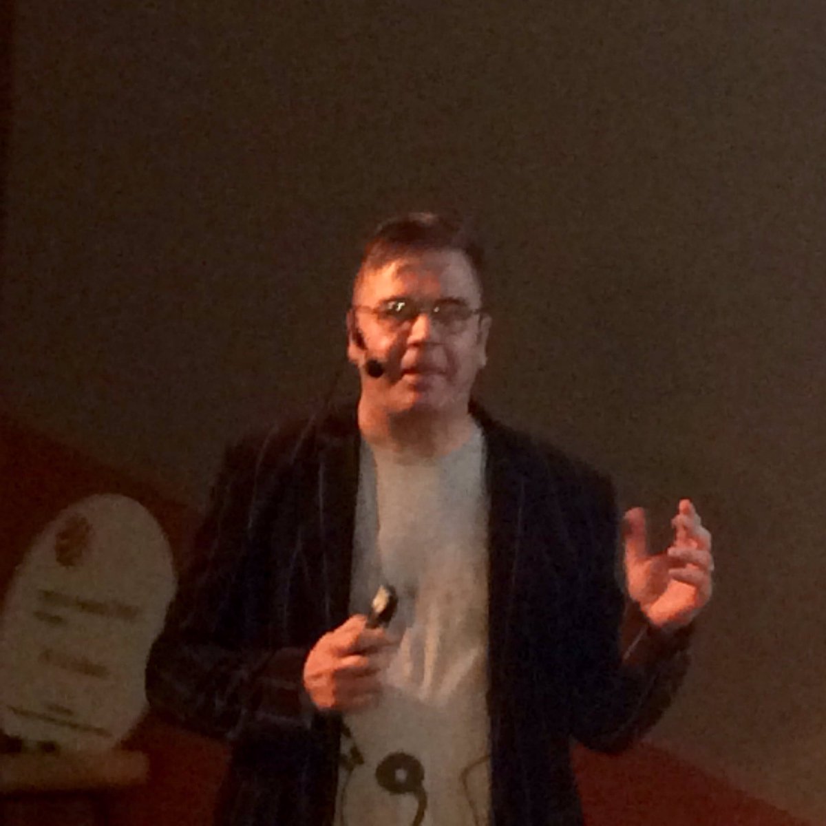 IDHelsinki's tweet photo. Huoneakustiikka on sisustamista @jyrkikil @EcophonFI #IDHelsinki #acustics https://t.co/CCrAhNXPSs