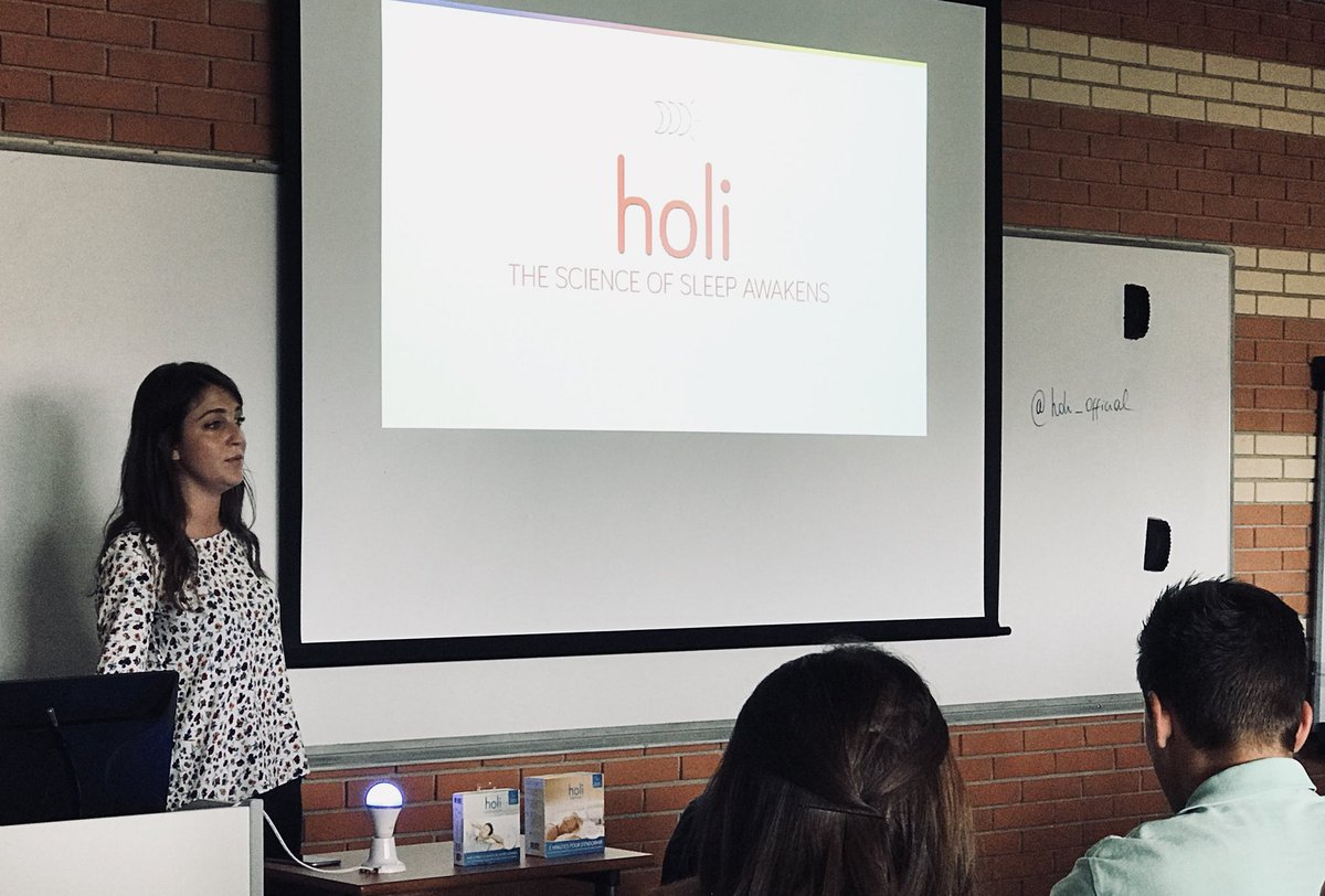 C’est partie pour la présentation de <a href="/Holi_Official/">TheOfficialHoli</a> avec <a href="/Piarvz/">Pia Ravizza</a> ! Produits connectés innovants pour mieux et bien dormir 🌝🌙 #digitalWeek