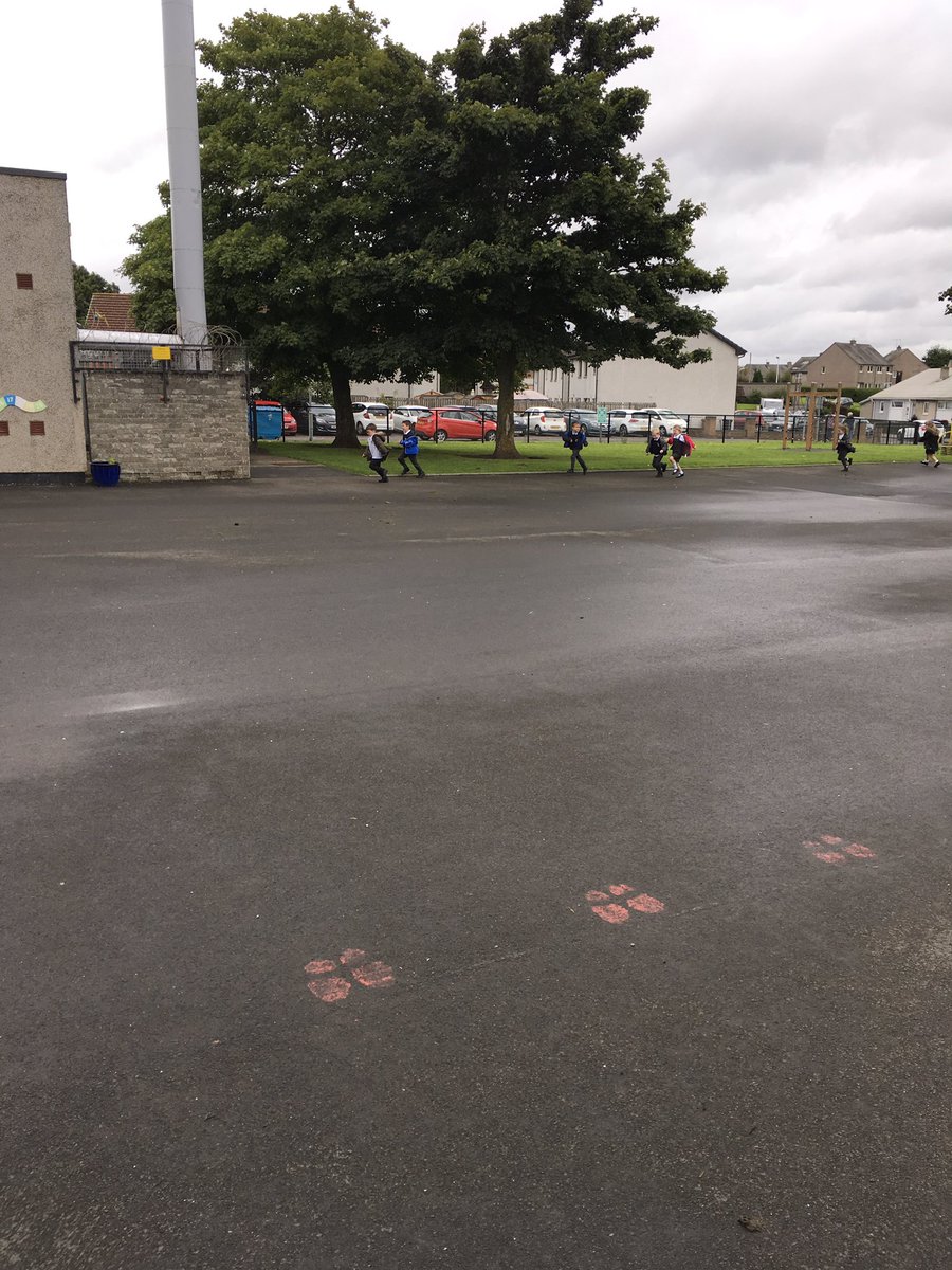 WinchburghPS's tweet photo. P1B were building up their endurance skills during our mile run today!#10lapsπββοΈπ https://t.co/FKifqPkc36