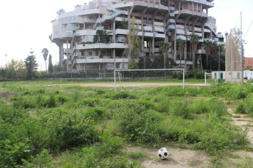 pacopolit's tweet photo. @AjuntamentVLC Para la gente que no conozca el problema del @SpBenimaclet: "Welcome to the jungle", reportaje @esportbase nov 2015. https://t.co/ihpnEIkRLt https://t.co/WjyjwAbxqE
