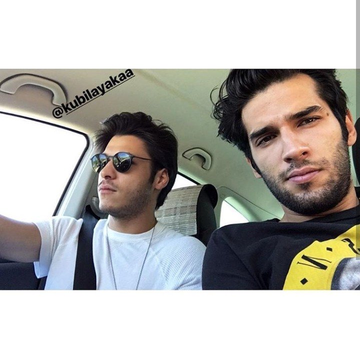 Masama gel güzel, içimde bir ressam oturmuş seni çizer. Güzel güzel renkler varken umutsuzdum, şimdi yok seni buldum.