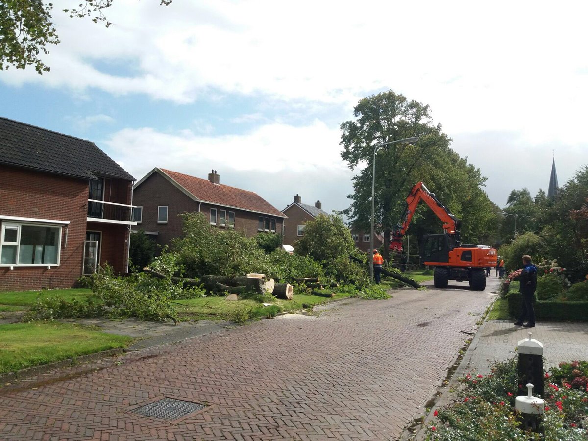 Brandwlangw's tweet photo. Stormschade Oasingaleane Langweer 13 september 2017 https://t.co/xpqhXdxUn0