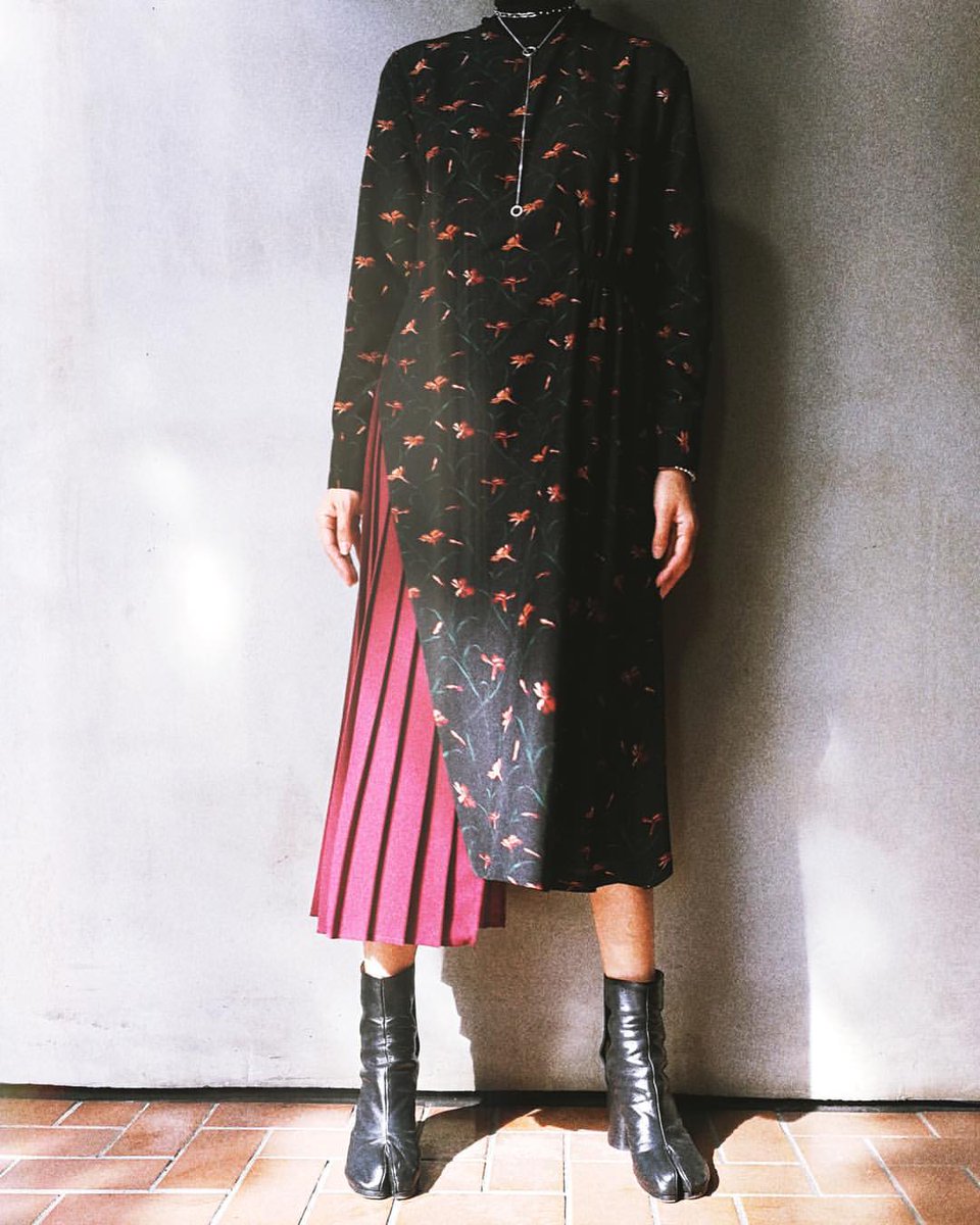 Clane New Arrival ストレートシルエットに仕上げた事でデイリーからオケージョンまで幅広く対応できます 上品なナデシコモチーフが女性らしさを演出します Gilly Flower One Piece 34 000 Tax T Co Lj1oup6k6l T Co L06gjaksnt