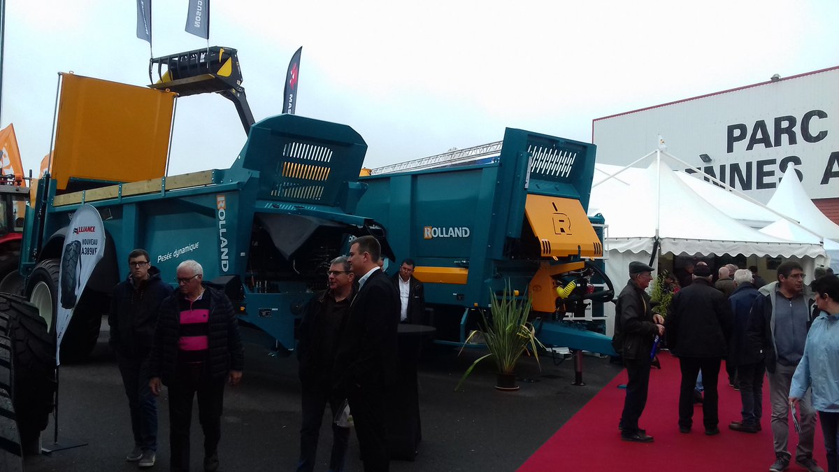 RemorqueROLLAND's tweet photo. C'est reparti  pr le @SPACERennes ! Rdv porte A pour découvrir nos épandeurs #Rollforce et #Rollmax à pesée dynamique ! #precisionAG https://t.co/rbzffvd6b0