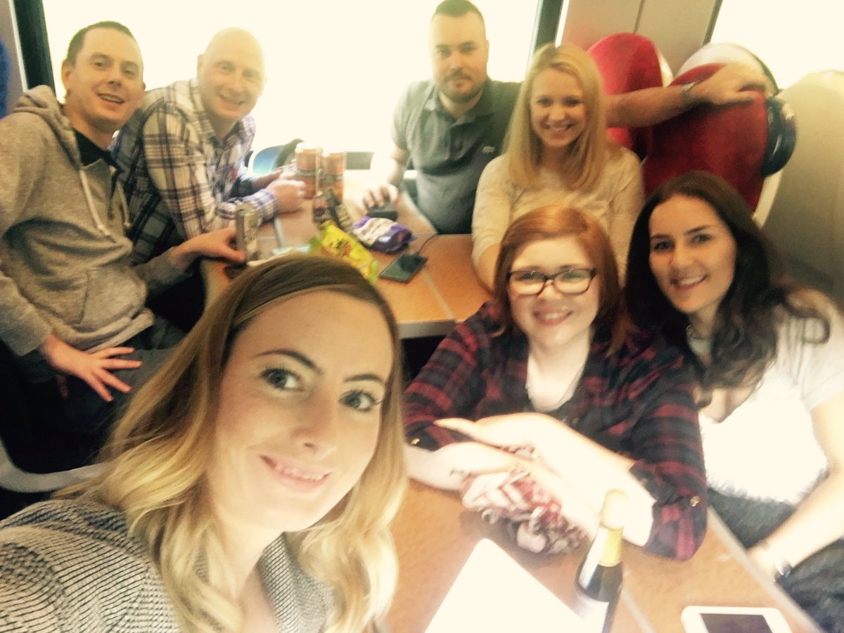 vivieannecarr's tweet photo. hub Edinburgh are en route to Liverpool PI&amp;R 💃🏼💯🎉🥂🚂 #trainbants #hubarereadytoparty @SDEBDD https://t.co/yLLYIWe9qT