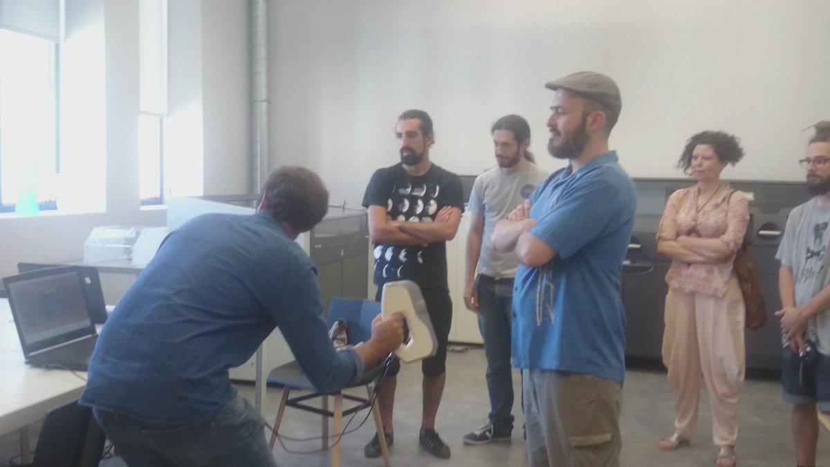 majlemon's tweet photo. Están escaneando a @srmargarito en @FabLab_Malaga Qué saldrá de ahí? Miedo! https://t.co/Qgx5tc8tu1