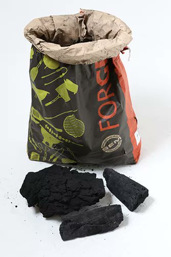 mastersofgrill's tweet image. Top houtskool weer via @Barbequeshop verkregen! Mooie grote stukken.Thnx, we gaan er weer super mee werken!! #Forgrill #Charcoal #Houtskool