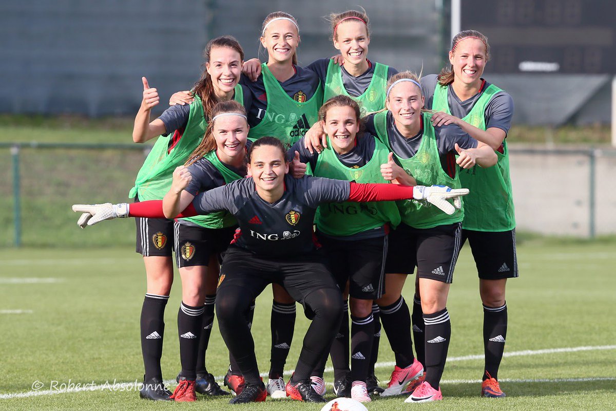 BelRedFlames's tweet photo. 😃 Winning team ! 🎉⚽️🎉 
#BELMOL #FIFAWWC #Flametime 🔥 https://t.co/j3cEmud4MM