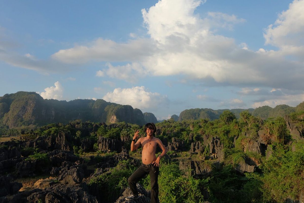 Percayalah senja bisa membawahmu pulag gadis ✌