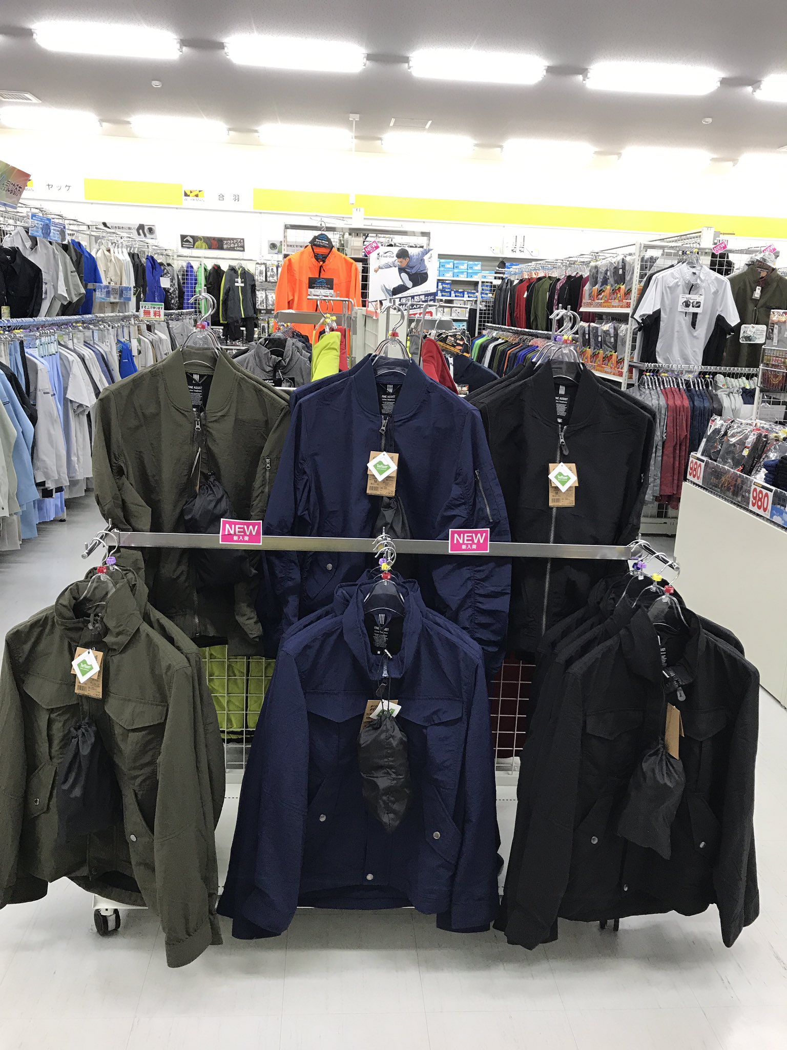 ワークマンプラス厚木愛名店 En Twitter ユーティリティma1タイプジャンパーとユーティリティm65タイプジャケットのご紹介です カラーはブラック ネイビー アーミーグリーンの3色 サイズはm L Ll 3lです 収納袋がついていて小さくたたんで収納できます ワークマンプラス厚木愛名店 En Twitter ユーティリティma1タイプジャンパーとユーティリティm65タイプジャケットのご紹介です カラーはブラック ネイビー アーミーグリーンの3色 サイズはm L Ll 3lです 収納袋がついていて小さくたたんで収納できます