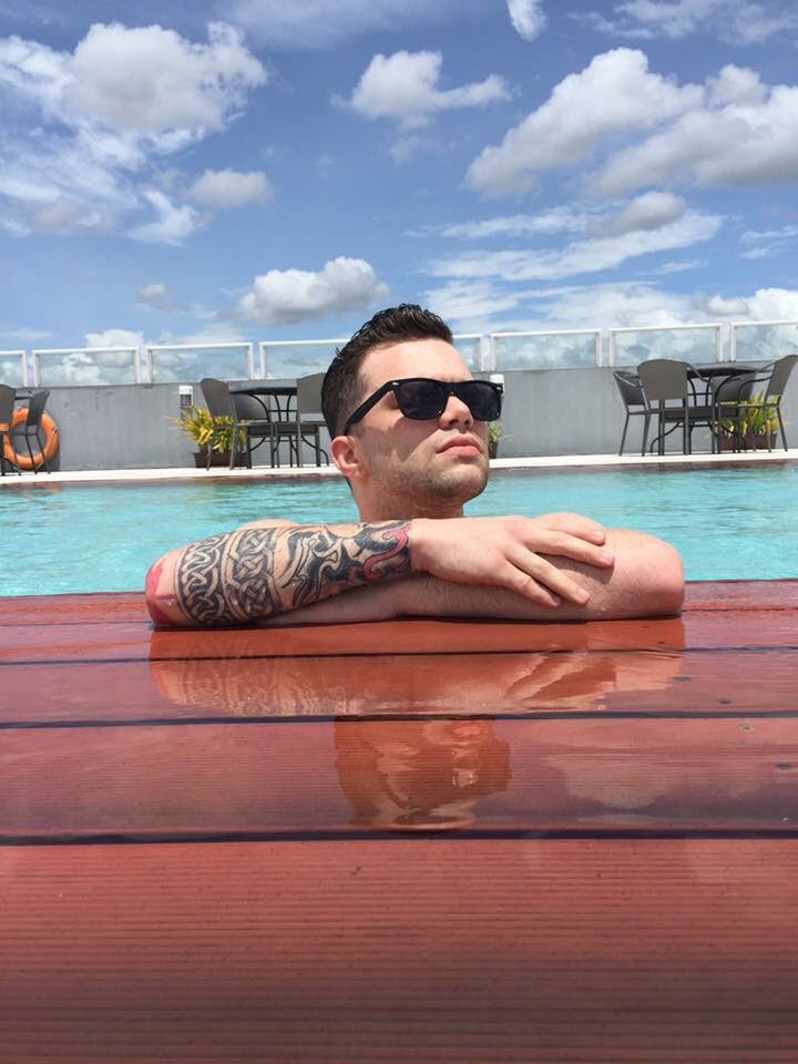 PooleHard's tweet photo. Quezon City, Philippines 🇵🇭 at the resort enjoying the sun ☀️ https://t.co/GPdY2MHZHl