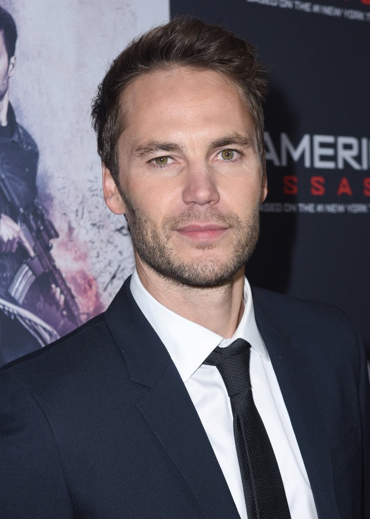 TKitschSpain's tweet photo. [Fotos] American Assassin Premiere (12 Sept): https://t.co/rZUPRXA505 https://t.co/tR9FtUtqdq