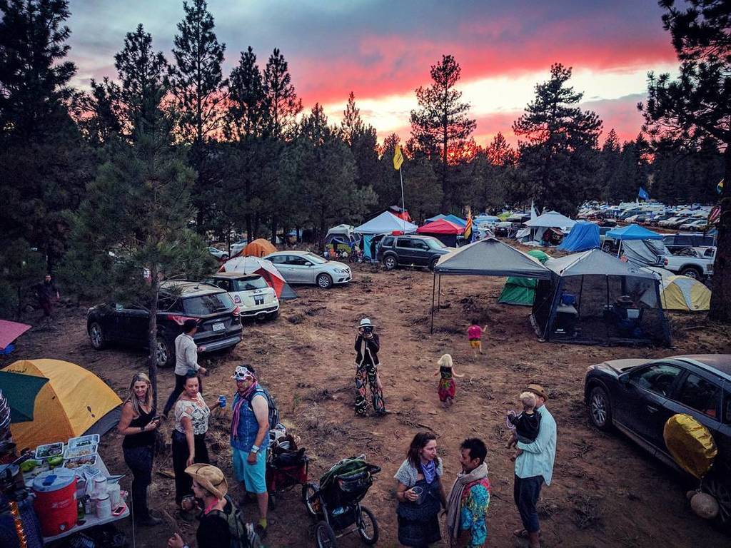 moridesamoped's tweet photo. #oregoneclipse #symbiosisgathering #camptasty #sunset #latergram https://t.co/eEqYcujPHV https://t.co/JVyXhOGcCZ
