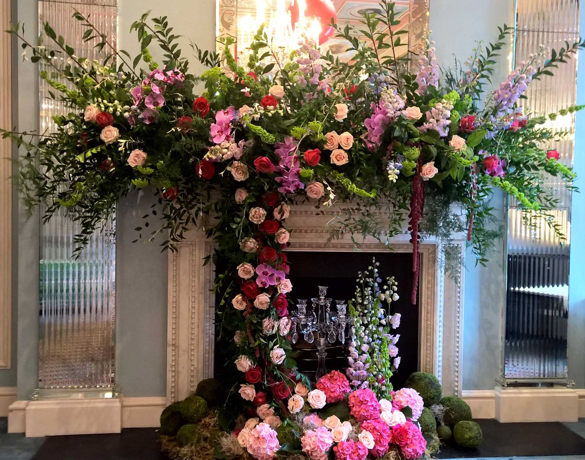 HotelFlorist's tweet photo. Beautiful pinks standing out against the cool blue of the hotel's Belgravia suite #Lanesborough #eventprofs #luxurylondon #belgraviastyle https://t.co/nMOj4betGJ