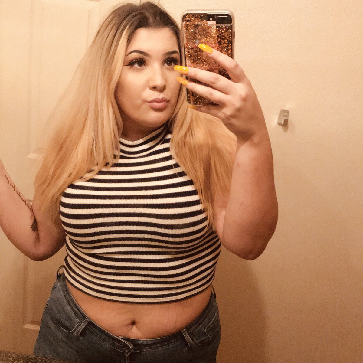 crybbally's tweet image. A FUCKIN LOOK 💗💗💗