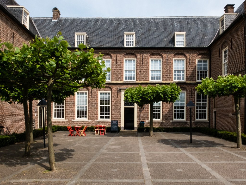 mailchi.mp/7f7d78e374f9/h… Een verse nieuwsbrief voor september! Weet u nog wat 'ginder' betekent?