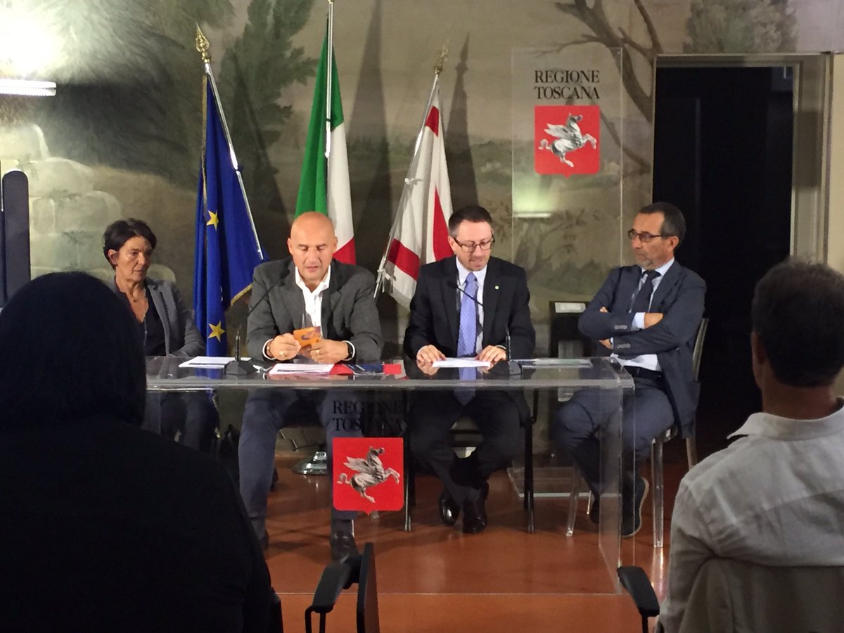 IMTLucca's tweet photo. Il prof. Marco #Paggi, delegato alla ricerca, illustra il programma di @IMTLucca per #bright17 https://t.co/sYwErlNQAb