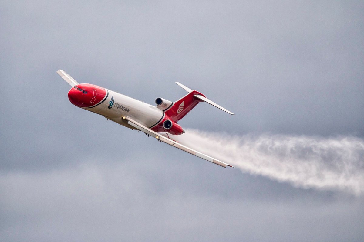 3 of the best of @T2Aviation stunning #boeing 727 <a href="/ScampAirshow/">Scampton Airshow</a> <a href="/oilspillexperts/">OSRL</a>