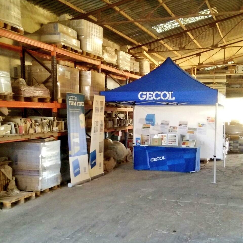 GECOLoficial's tweet photo. @DSanchezGECOL está en Brozas (Cáceres) en el almacén Julio Acedo Martín con su Gerente, Puri Durán #GECOLequipo #SiempreCerca https://t.co/2QAxifawCF