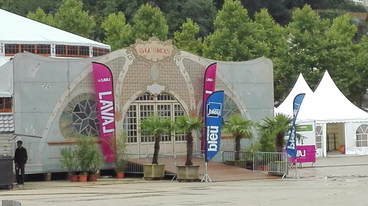 asspropro's tweet image. "Même sous la pluie le Magic Mirror du @ChainonFestival est magnifique..." bit.ly/2jo9wQs