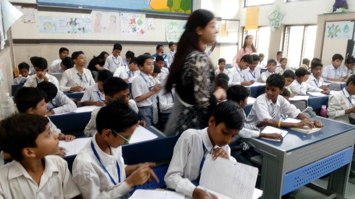 Morigate_No1's tweet photo. Have u ever seen any MLA teaching regularly in a govt school.MLA, Ms.Alka Lamba has been teaching maths to class 6th in SBV-1,MORIGATE. https://t.co/y8YphWanGi