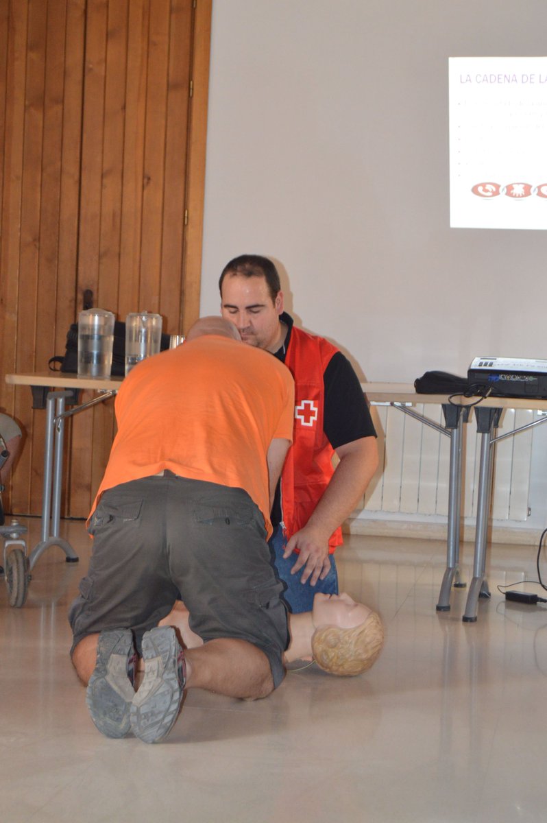 CruzRojaCordoba's tweet photo. #PrimerosAuxilios para personas #sinhogar en el Albergue municipal. Porque #SalvanVidas #RedCohabita https://t.co/pxrYO9tt3H