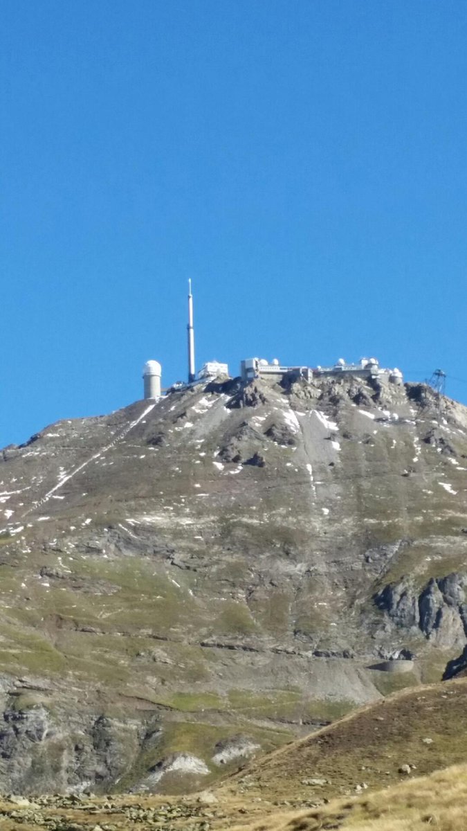 LyceeCarmaux's tweet photo. Sortie des #TerminalesS au Pic du midi. .. la tête dans les étoiles. .. https://t.co/0j0gVPXnpm