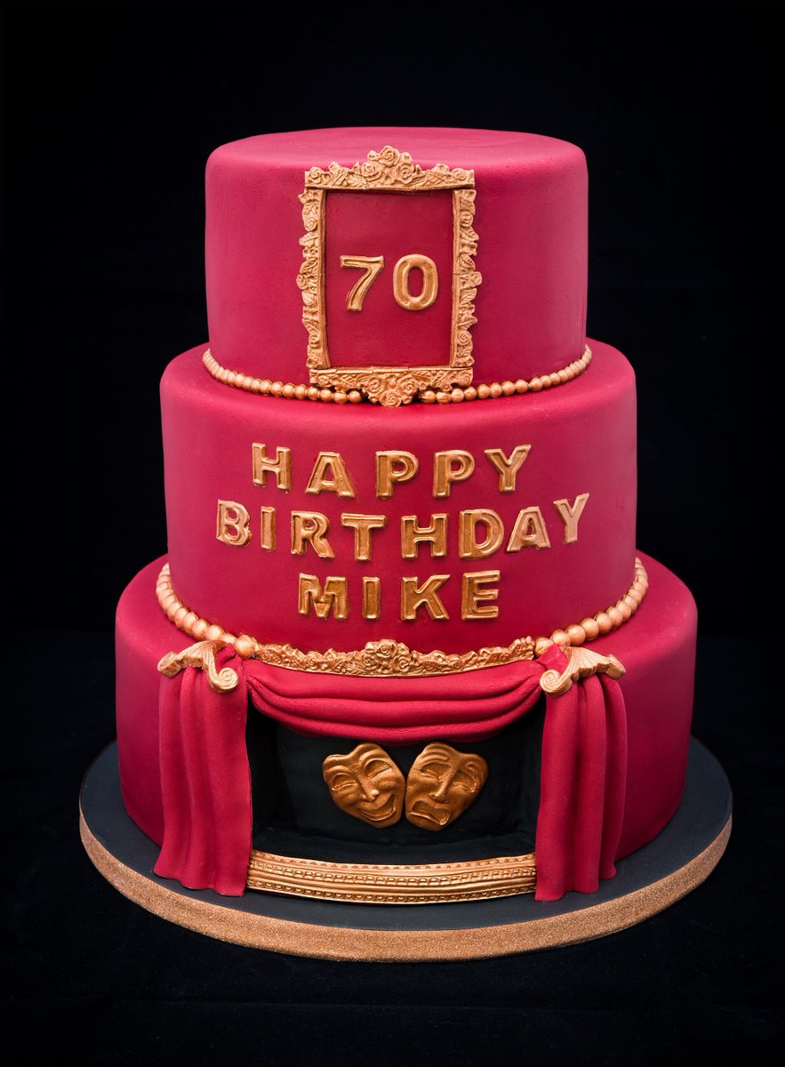 BellarooBakes's tweet photo. Take a front row seat for this week's theatrical showstopper! #drama #theatre #performance #cakes #birthday https://t.co/m6vbdlxY03