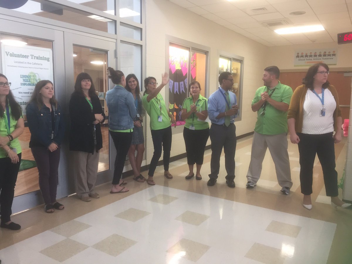 LyonsMill's tweet photo. Back to School Night @LyonsMill staff welcome families &amp; clap, parents visit classrooms, establish connections #Back2BCPS @kcuellar_BCPS https://t.co/KEy323HL4V