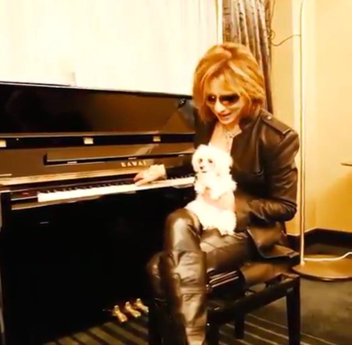 ぐてぃー Always With Yoshiki ほっこりする映像ですね O O よっちゃん犬好きだから和んでるのかな よっちゃんのメロディちゃんも何か歌える