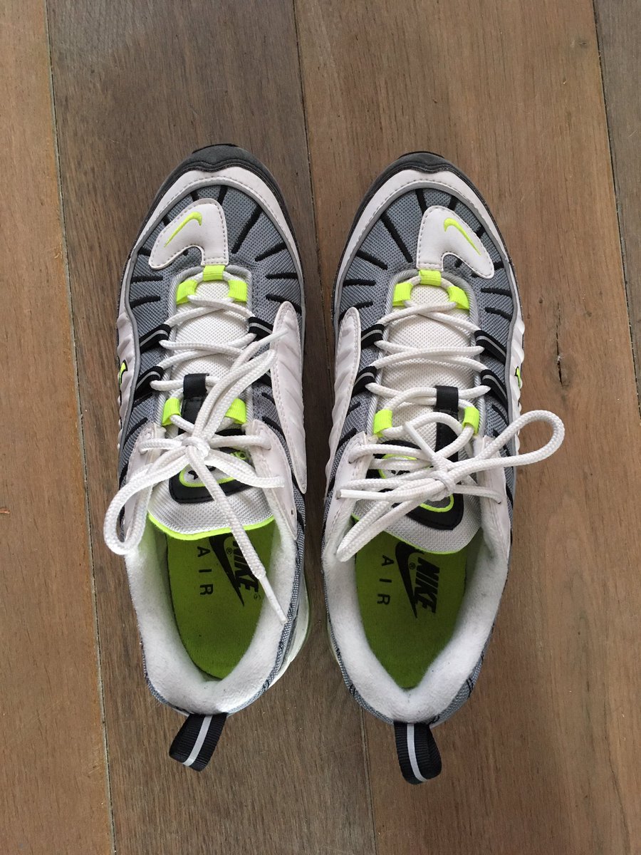 RoelieVuitton's tweet photo. Wie wil? Nike Air Max 98 Maat 44. #tekoop #airmax #teklein https://t.co/OrEds9GlEb