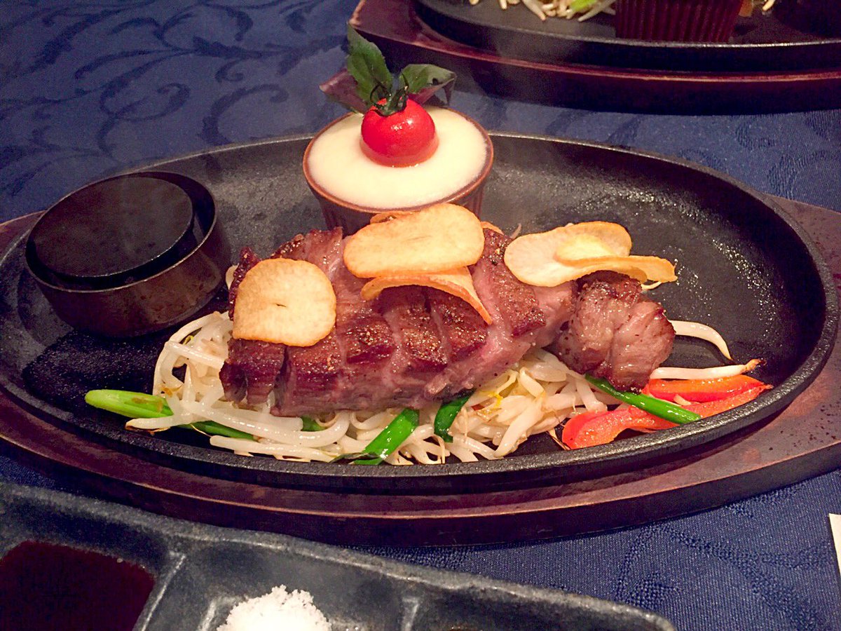 ルフィ先生 モリガドウ先生に 延岡で誕生日のお祝いしてもらった みやちくのステーキ美味しい 明日から授業頑張ってください モリガドウ 延岡みやちく みやちく