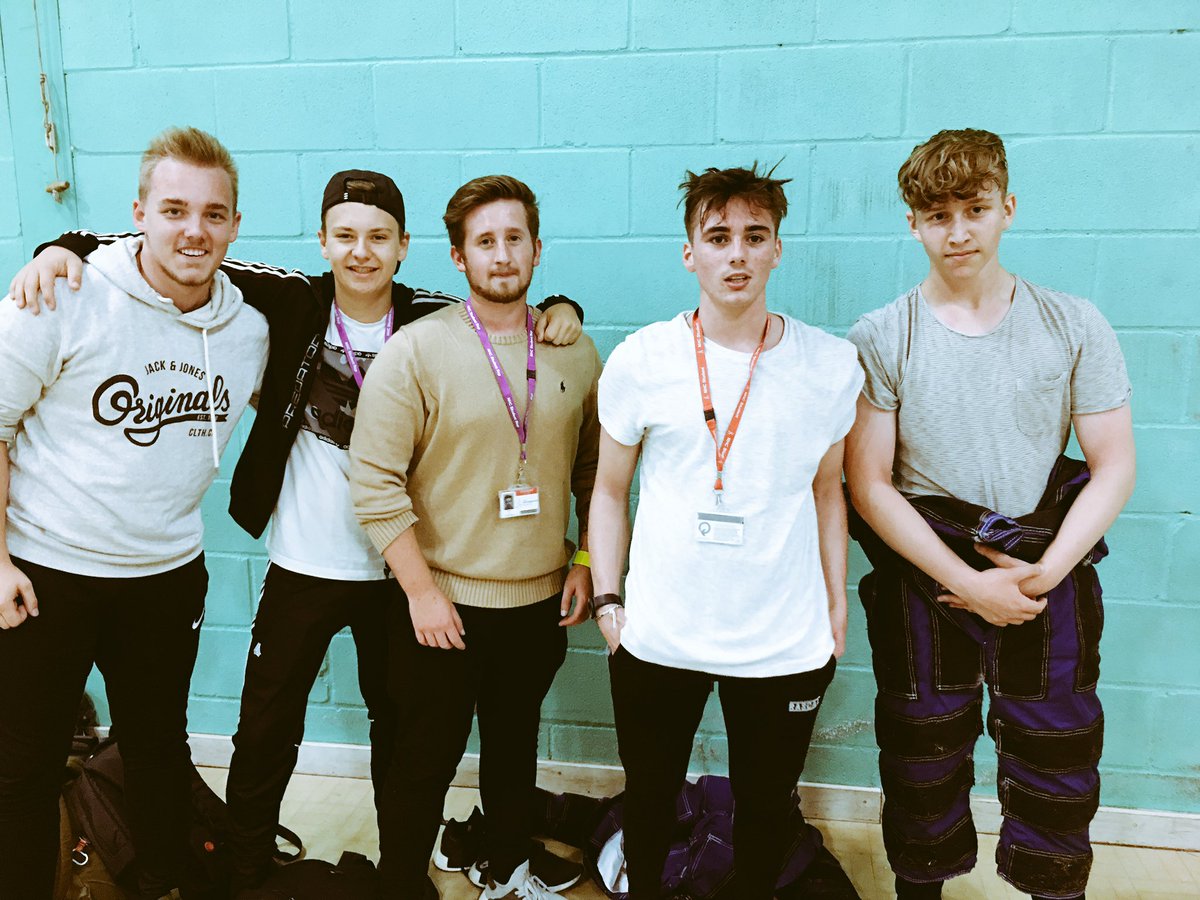 N_HertsCollege's tweet photo. These guys nailed the bar fly challenge at #freshersfun! #guaranteedmyfuture https://t.co/93863jeJig