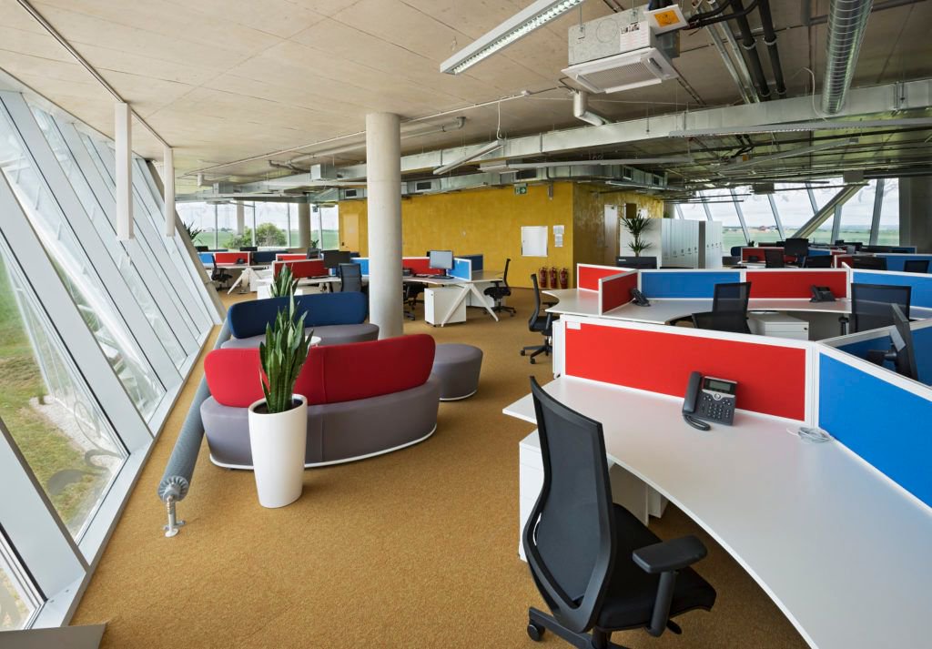 statusoid_com's tweet photo. Our offices from inside #statusdroid #innocrystal #prague https://t.co/y7JxxM7XRd